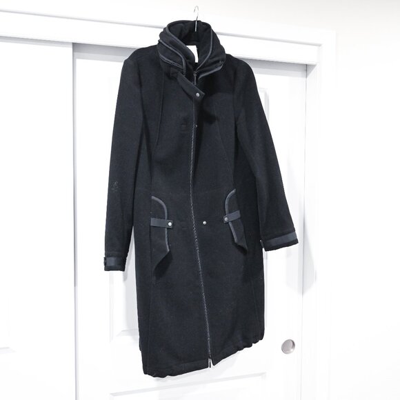 Japanese OTT Medium Black Classic Coat with Storable Hood - Picture 2 of 13